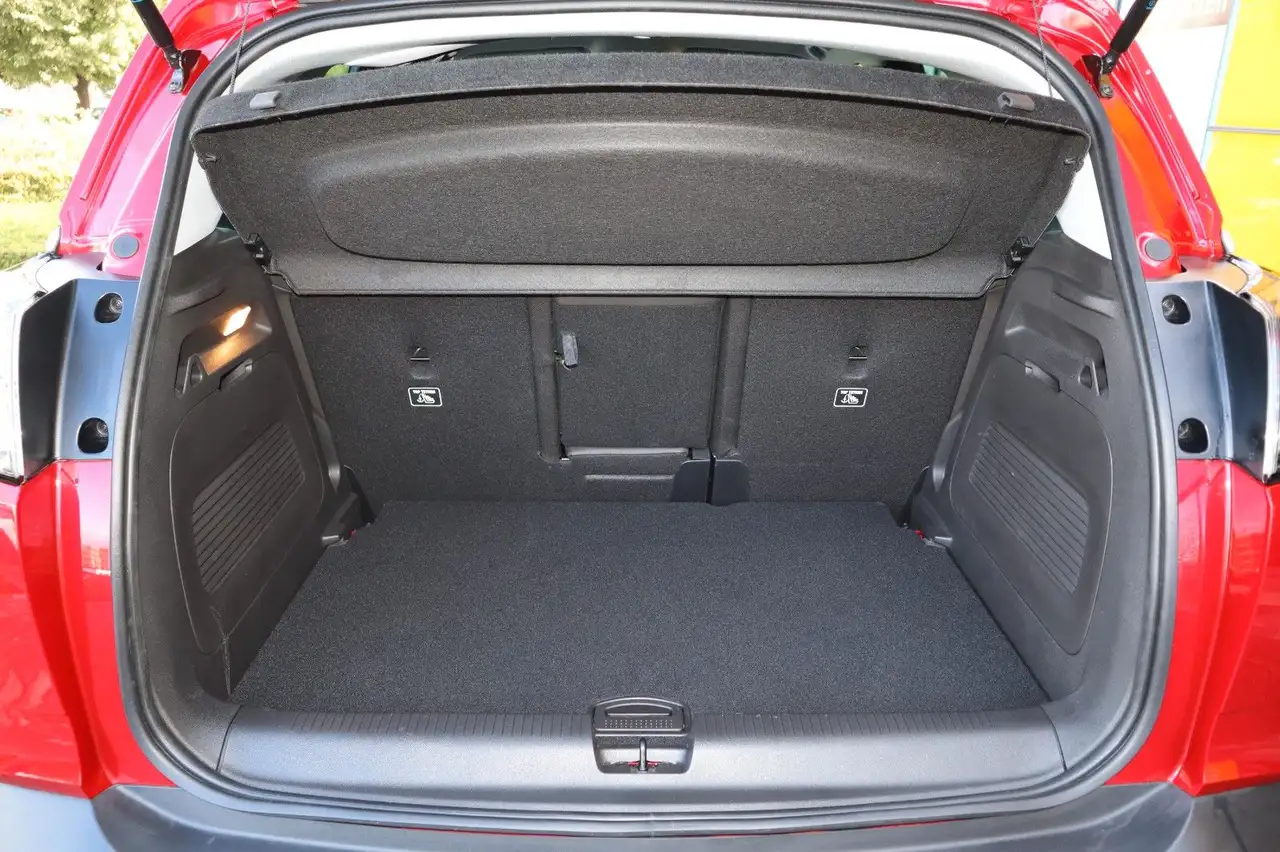 Opel Crossland X Crossland 1.2T MT6 Elegance Navi Kamera Keyless — Galería del vehículo 9