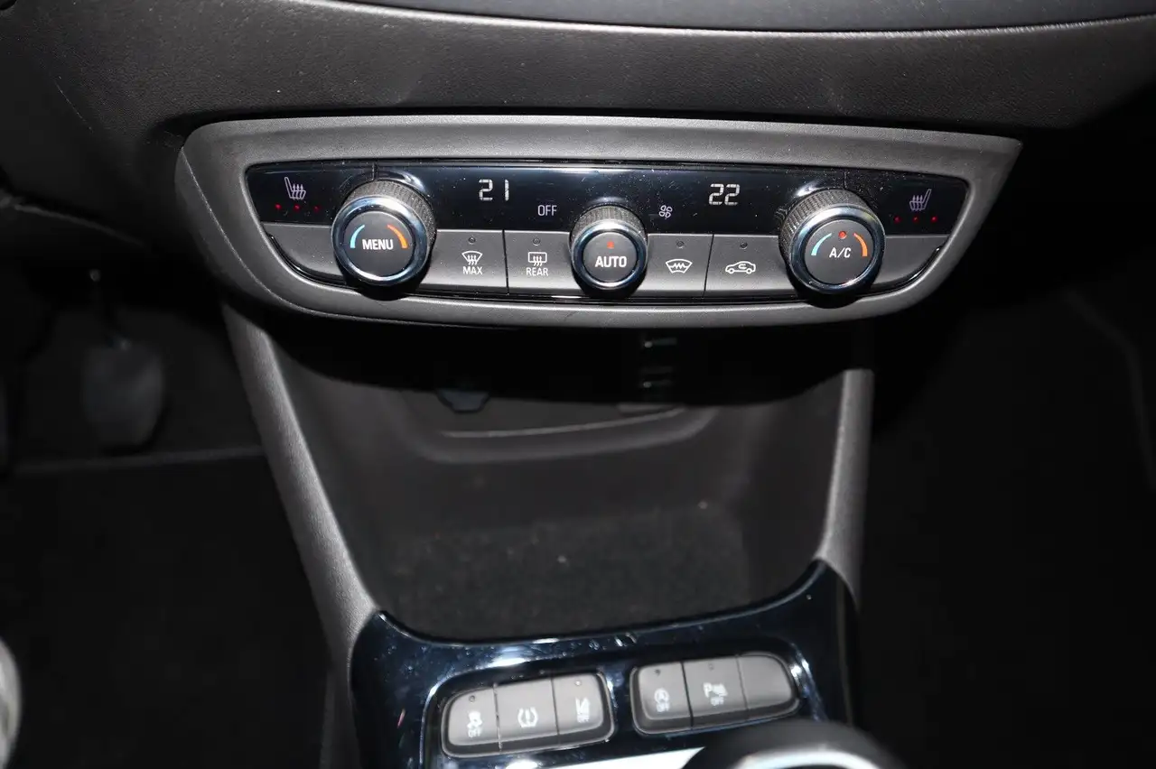 Opel Crossland X Crossland 1.2T MT6 Elegance Navi Kamera Keyless — Galería del vehículo 12