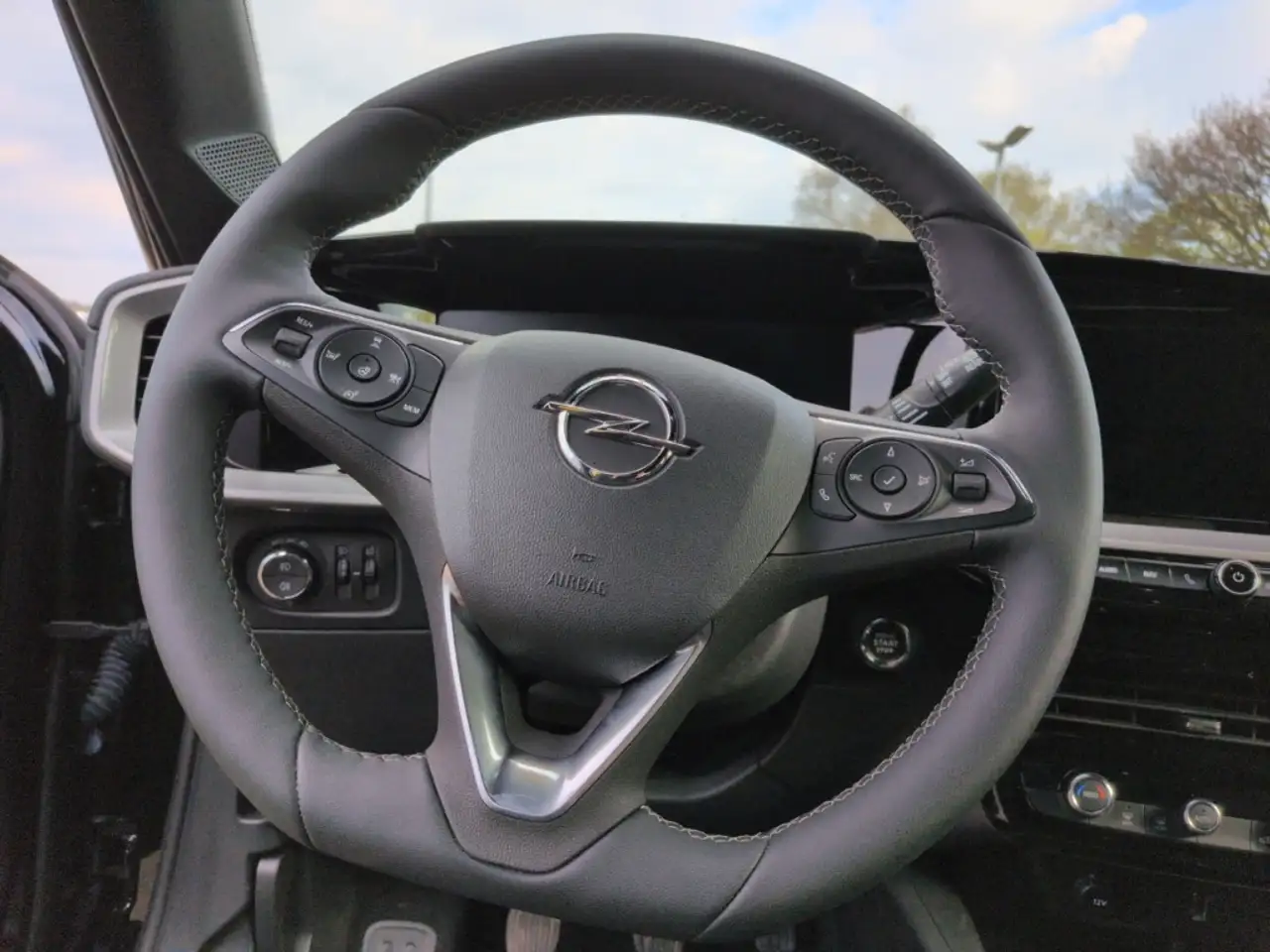 Opel Mokka Ultimate AHK LED Digitales Cockpit LED ACC Apple C — معرض صور السيارة 11