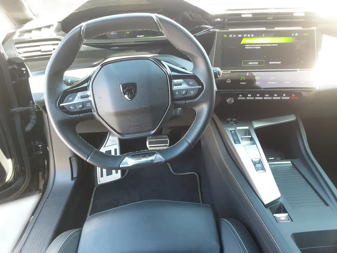 Peugeot 308 1.2 PureTech 130 SW GT ACC KeyLess LED Navi — Vehicle gallery 9