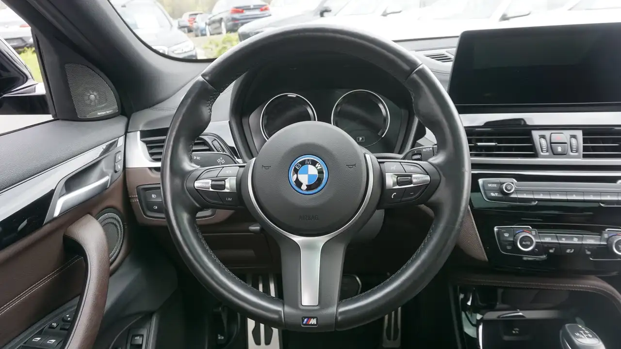 BMW X2 xDrive25e Head-Up+StHz+StKlima+Navi+Pano+SHZ — Galerie du véhicule 13