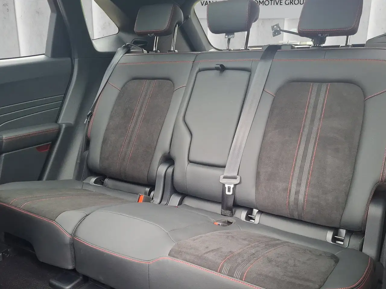 Ford Kuga ST-Line X Aut.*PANO*AHK*360GRAD*LED-MATRIX*NAVI*GR — معرض صور السيارة 11