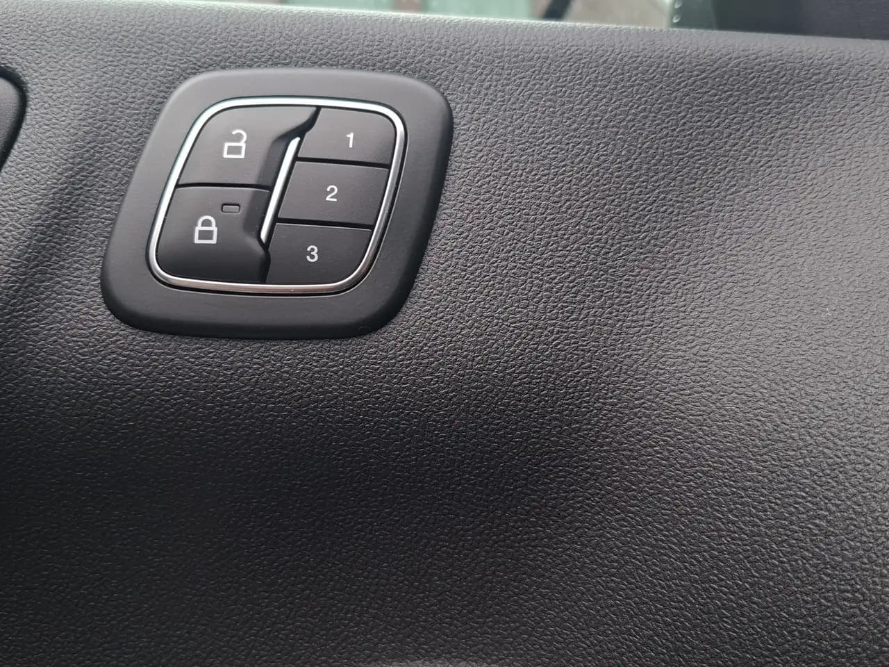 Ford Kuga ST-Line X Aut.*PANO*AHK*360GRAD*LED-MATRIX*NAVI*GR — معرض صور السيارة 21