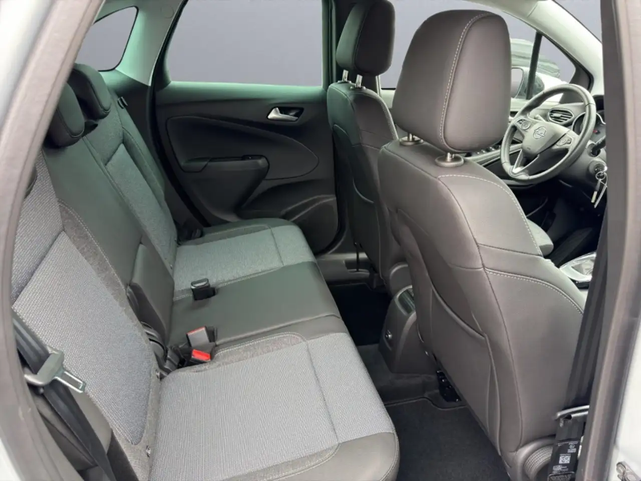 Opel Crossland Elegance Paket ATG Klimaautom Navi PDCv+h Temp NSW — Vehicle gallery 9