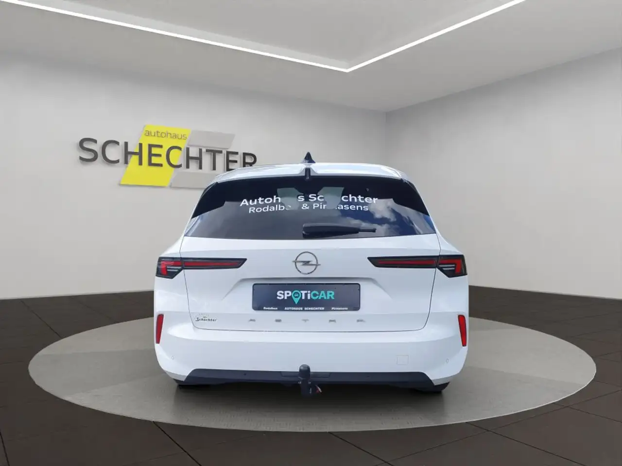 Opel Astra Sports Tourer 1.2 Turbo Edition (L) — Vehicle gallery 4