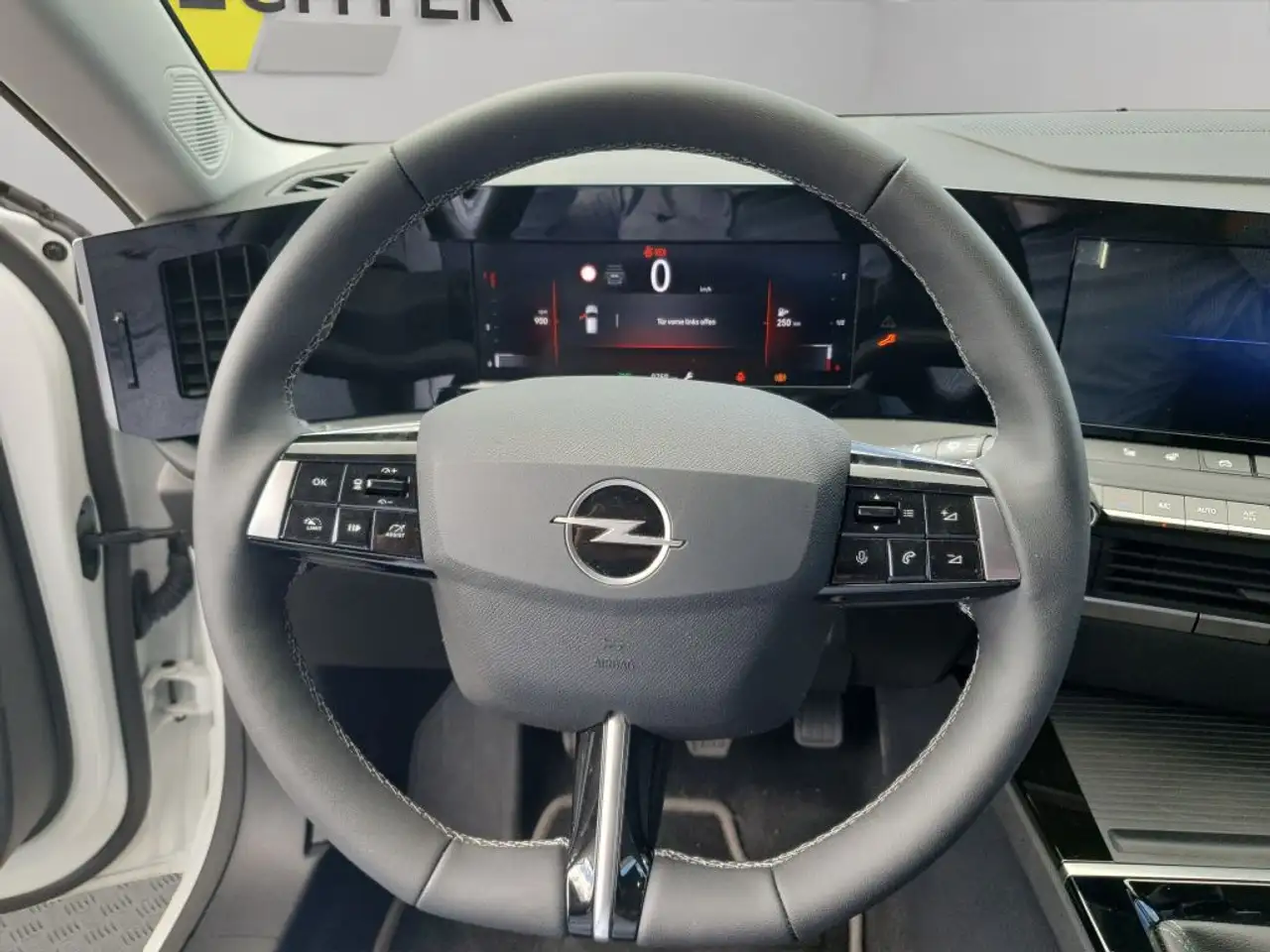 Opel Astra Sports Tourer 1.2 Turbo Edition (L) — Vehicle gallery 10