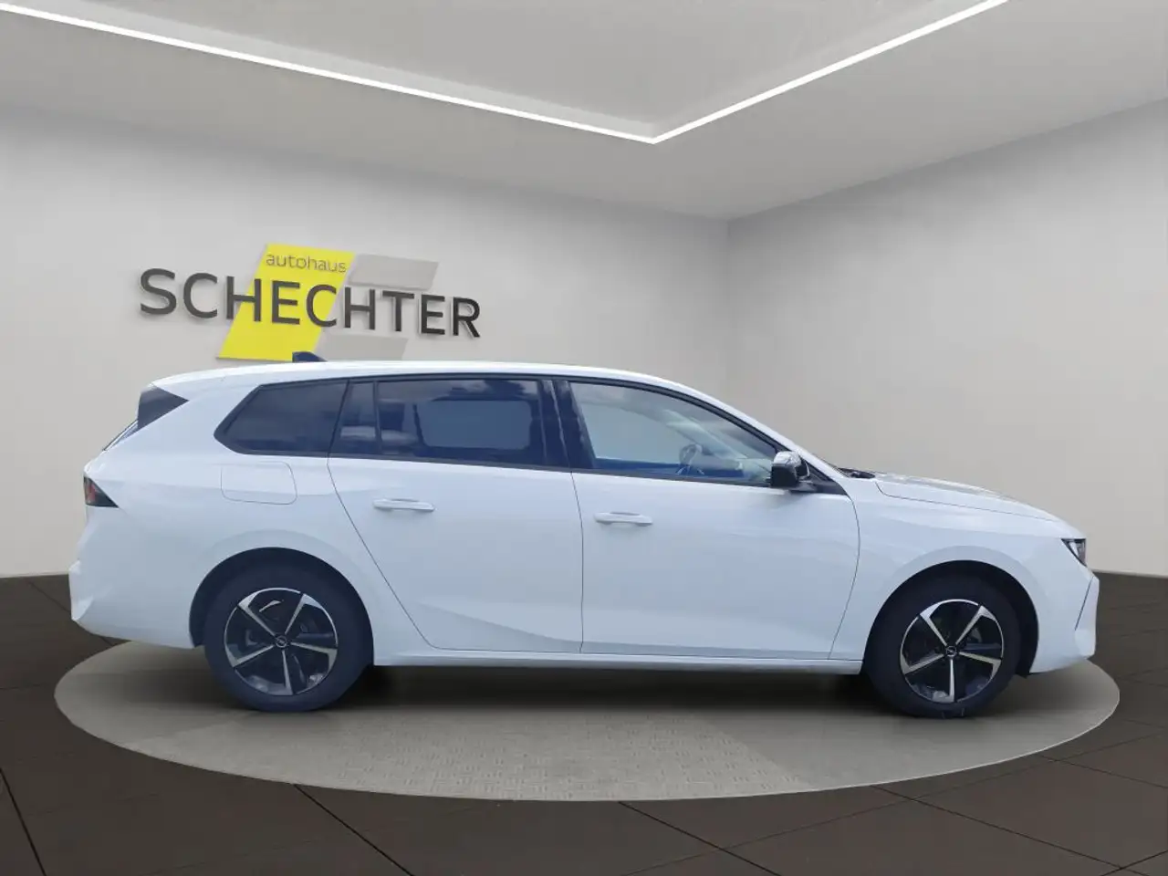 Opel Astra Sports Tourer 1.2 Turbo Edition (L) — Vehicle gallery 6