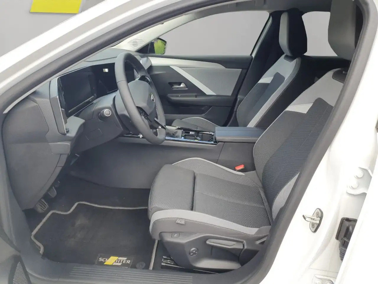 Opel Astra Sports Tourer 1.2 Turbo Edition (L) — Vehicle gallery 9