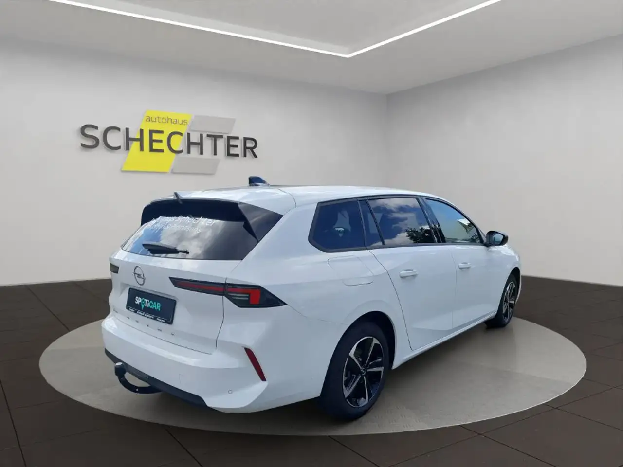 Opel Astra Sports Tourer 1.2 Turbo Edition (L) — Vehicle gallery 5