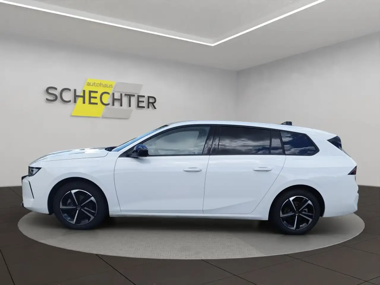 Opel Astra Sports Tourer 1.2 Turbo Edition (L) — Vehicle gallery 2