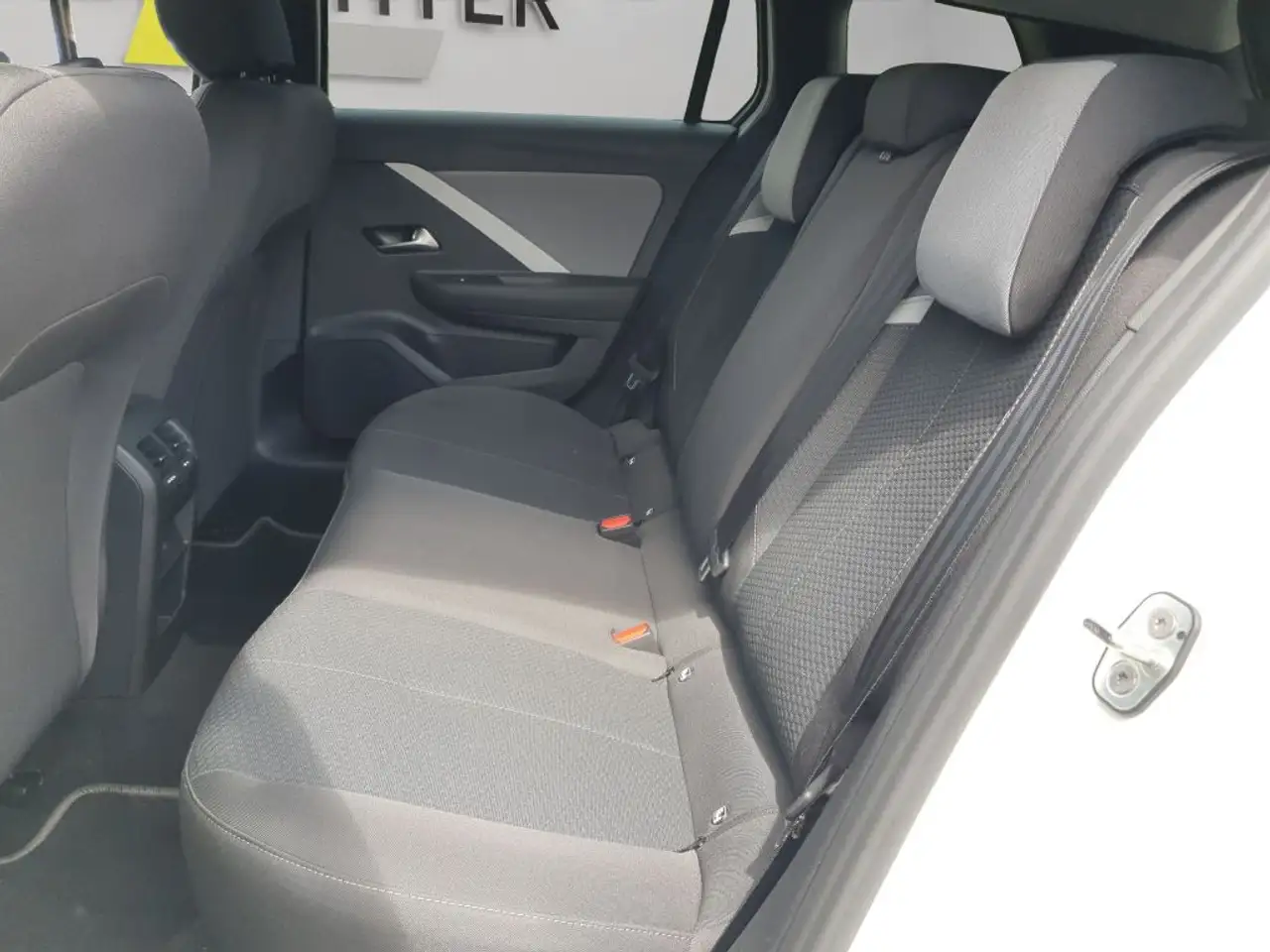 Opel Astra Sports Tourer 1.2 Turbo Edition (L) — Vehicle gallery 15