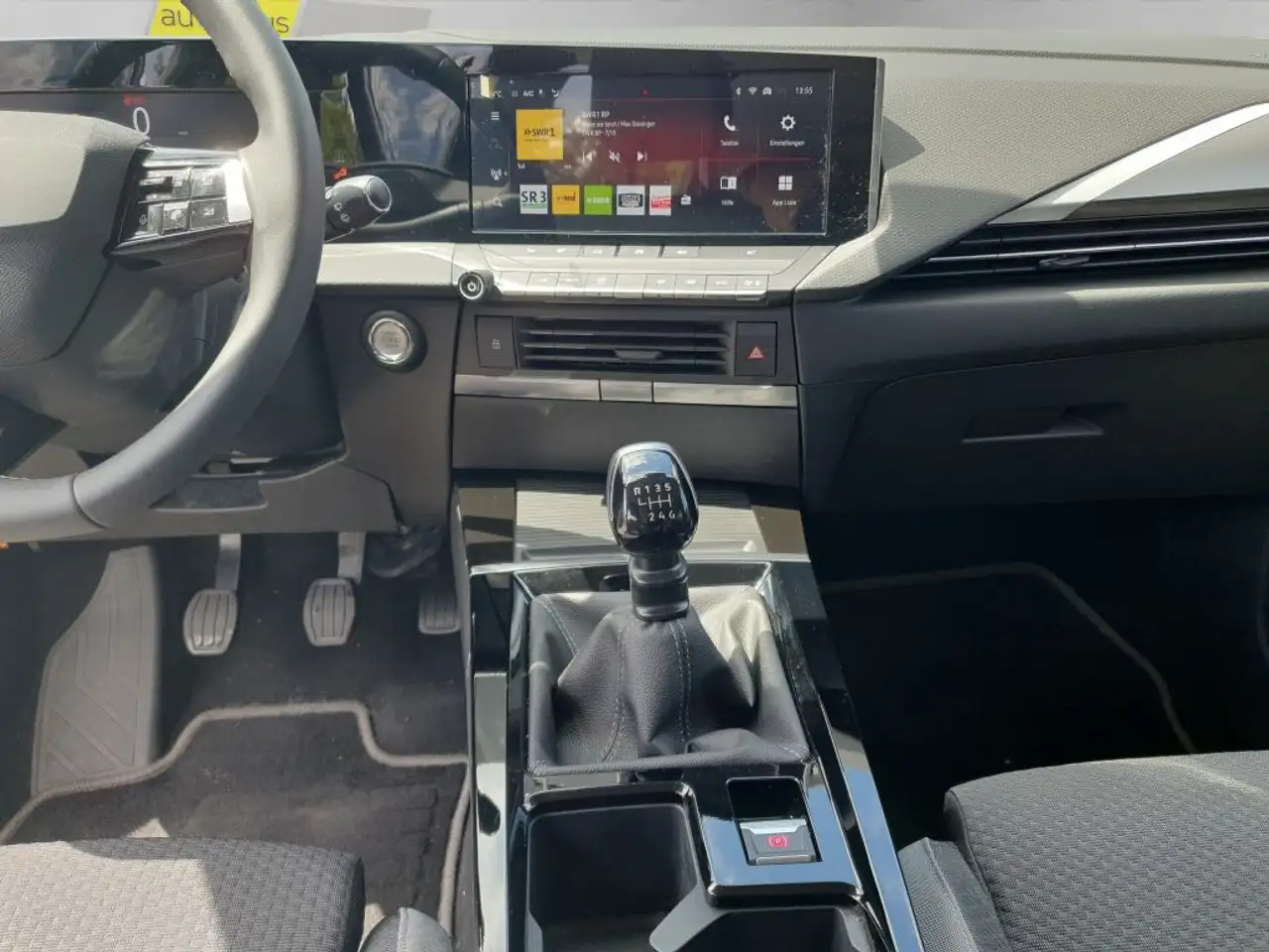 Opel Astra Sports Tourer 1.2 Turbo Edition (L) — Vehicle gallery 12