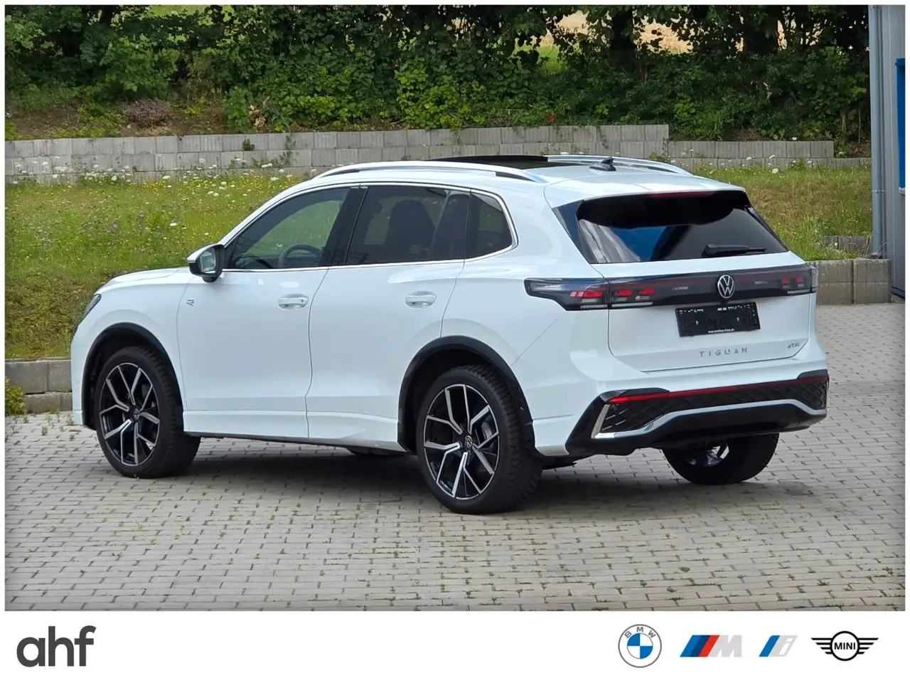 Volkswagen Tiguan 1.5eTSI R-Line HUD PANO ACC IQ 360 H/K 20 — معرض صور السيارة 4