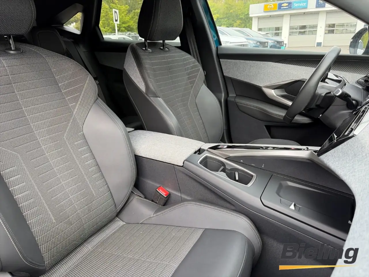 Peugeot 3008 Allure HYBRID 136 e-DSC6 Navi 360 Kamera LED — معرض صور السيارة 6