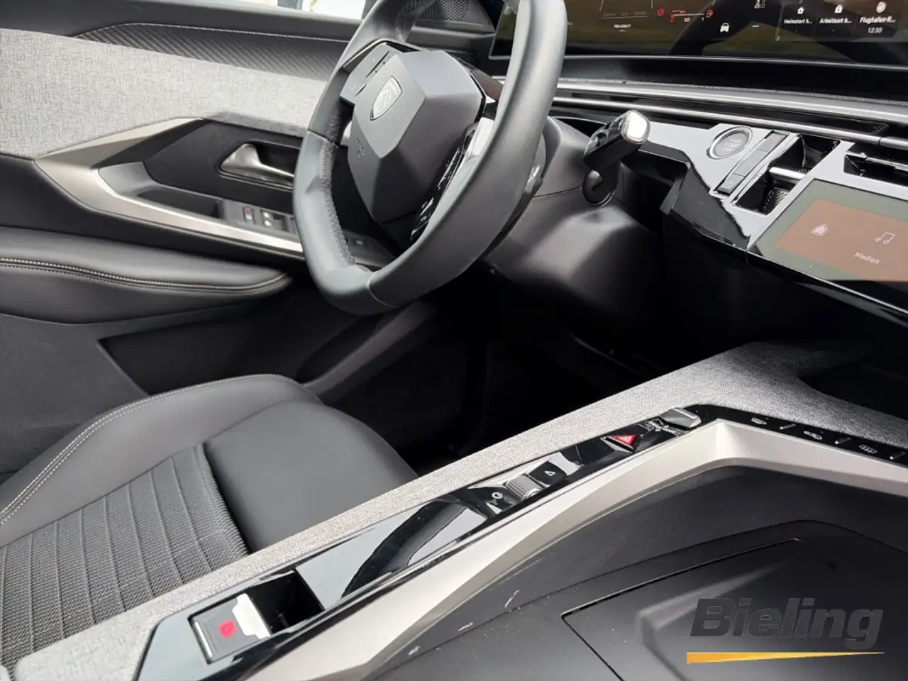 Peugeot 3008 Allure HYBRID 136 e-DSC6 Navi 360 Kamera LED — معرض صور السيارة 8