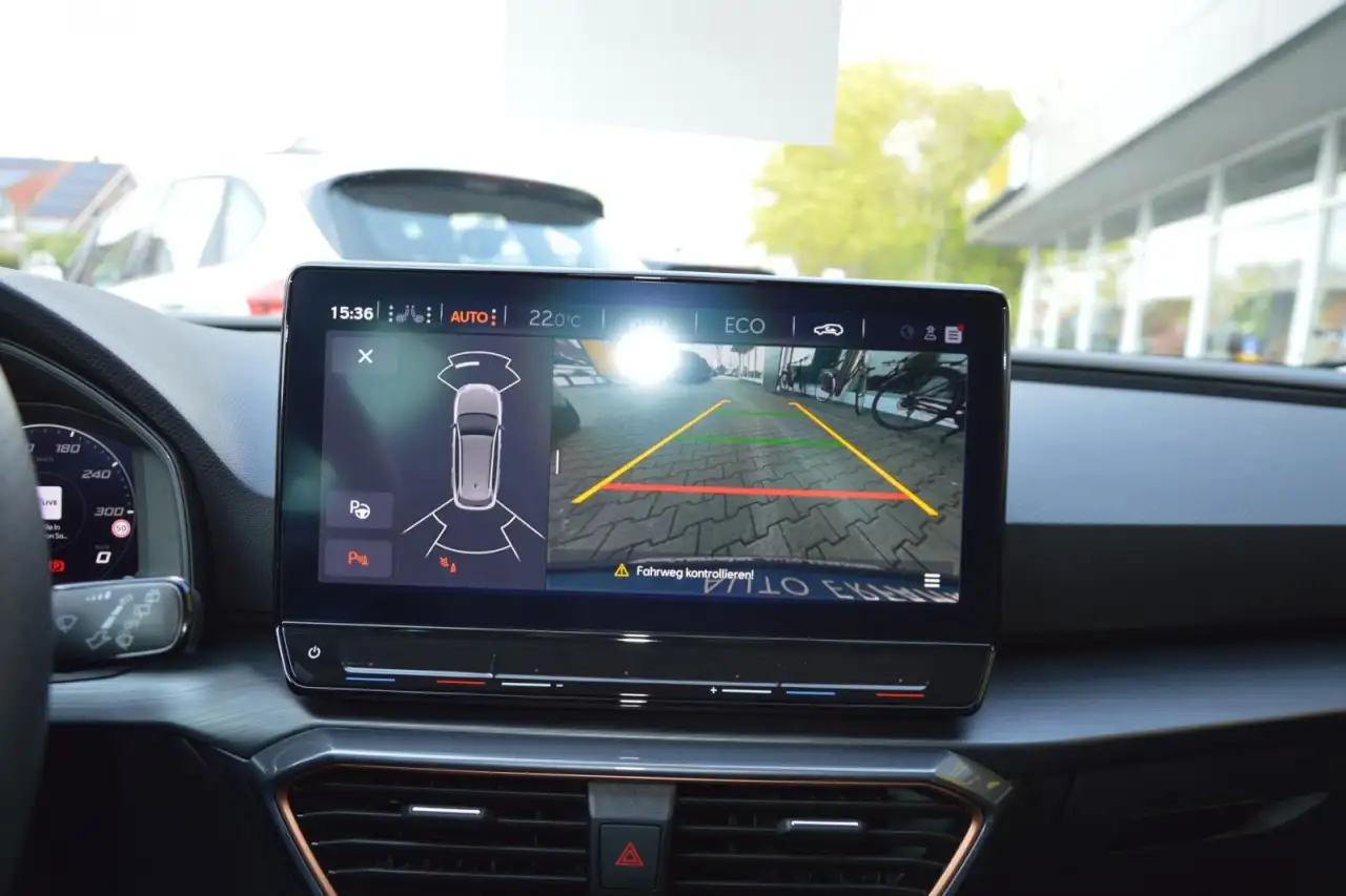 CUPRA Leon Sportstourer e-Hybrid NAVI / SHZ / KAMERA / ACC — Galería del vehículo 11