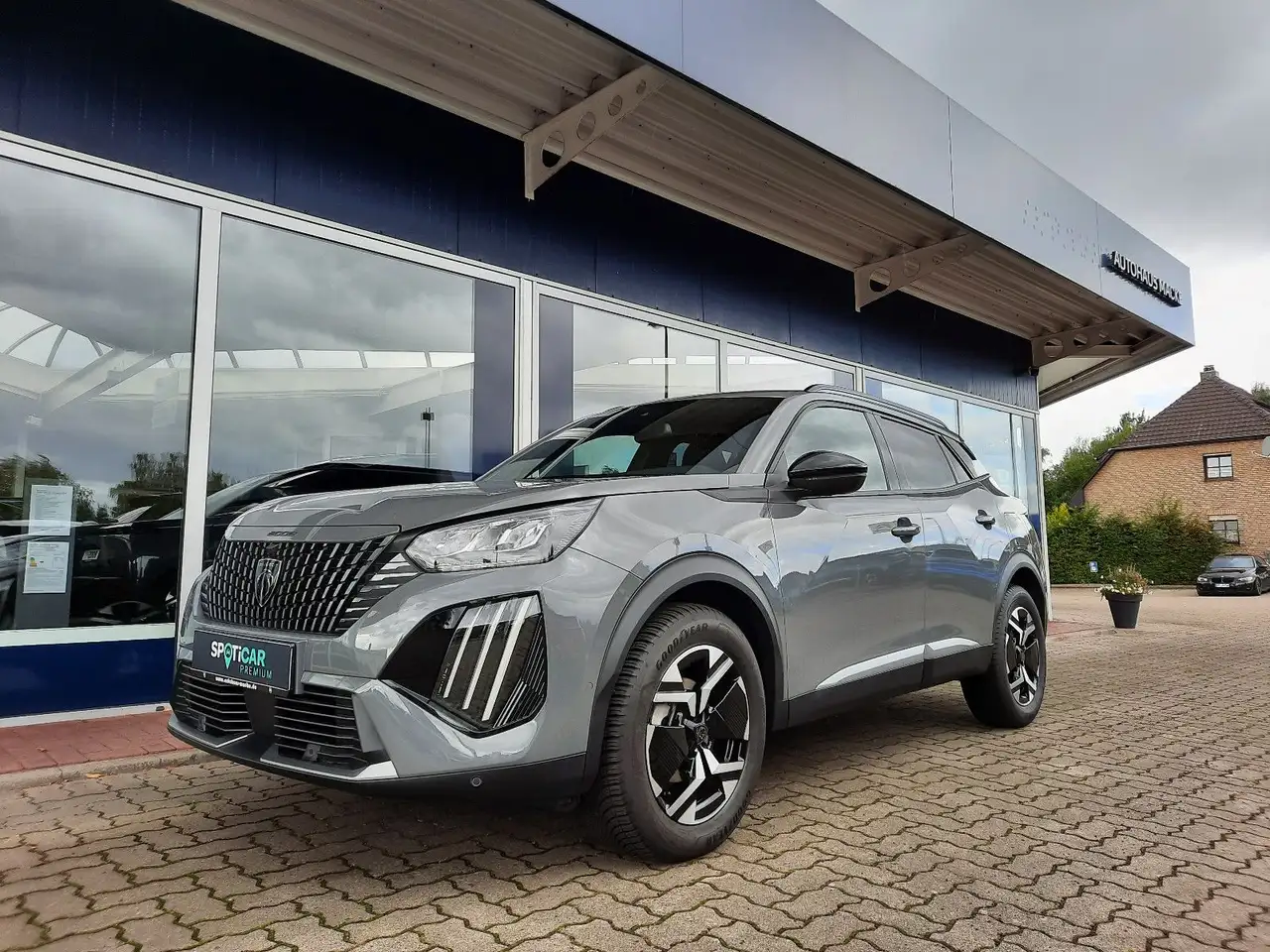 Peugeot 2008 Allure EAT8 SH NAVI 360° KAM GJR — Galerie du véhicule 3