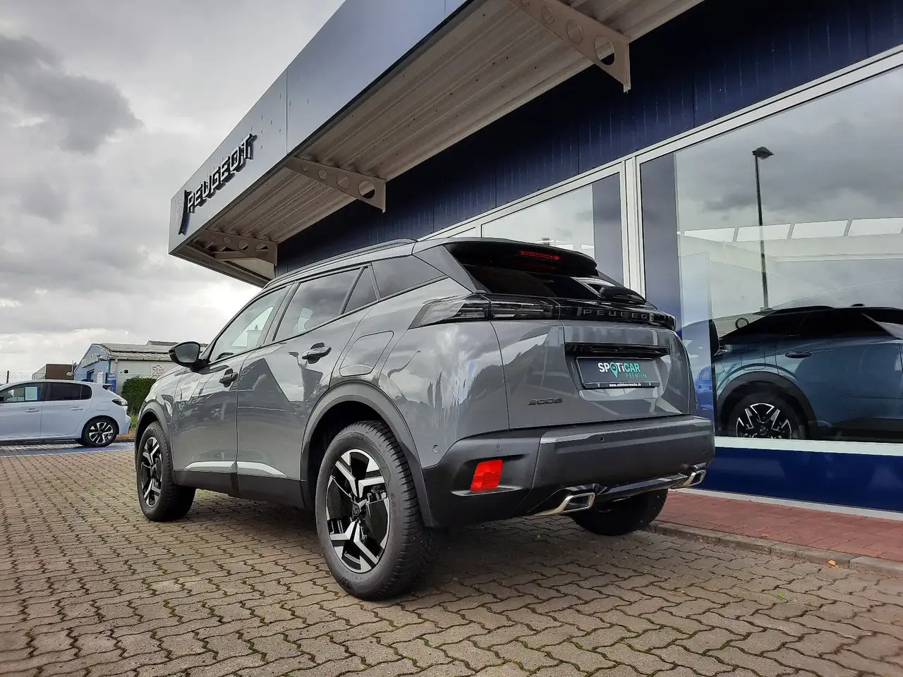 Peugeot 2008 Allure EAT8 SH NAVI 360° KAM GJR — Galerie du véhicule 5