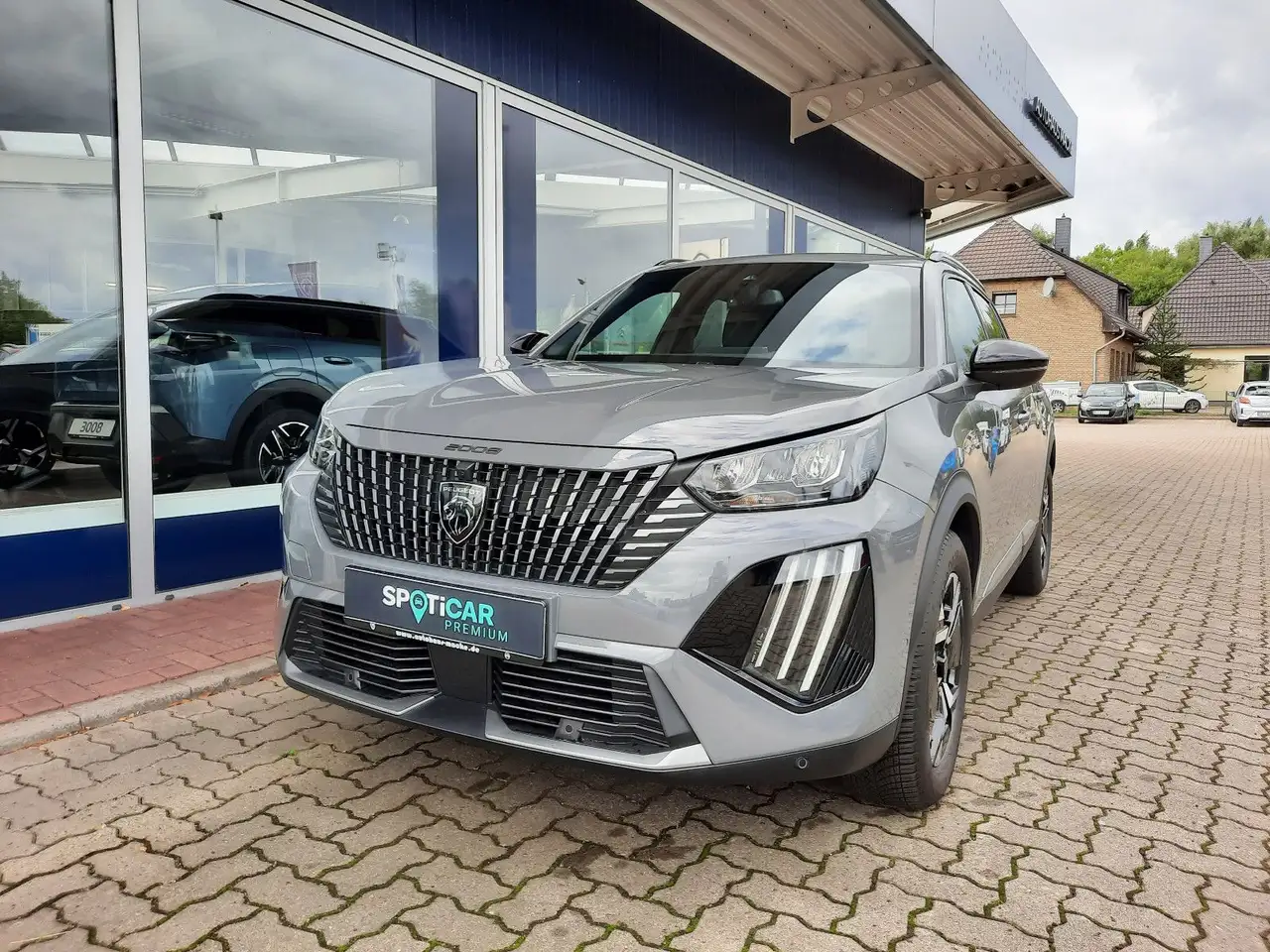 Peugeot 2008 Allure EAT8 SH NAVI 360° KAM GJR — Galerie du véhicule 2