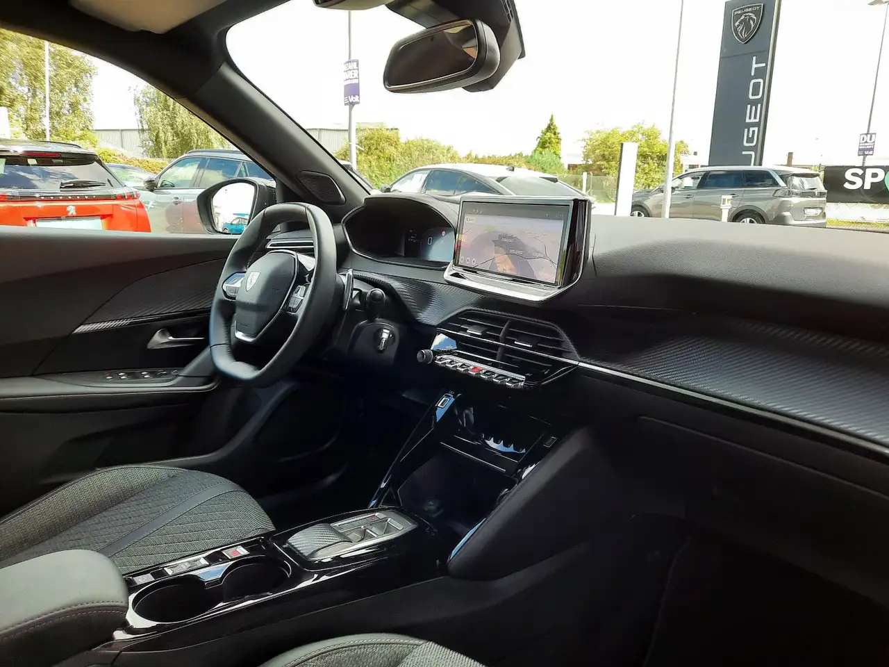 Peugeot 2008 Allure EAT8 SH NAVI 360° KAM GJR — Galerie du véhicule 7