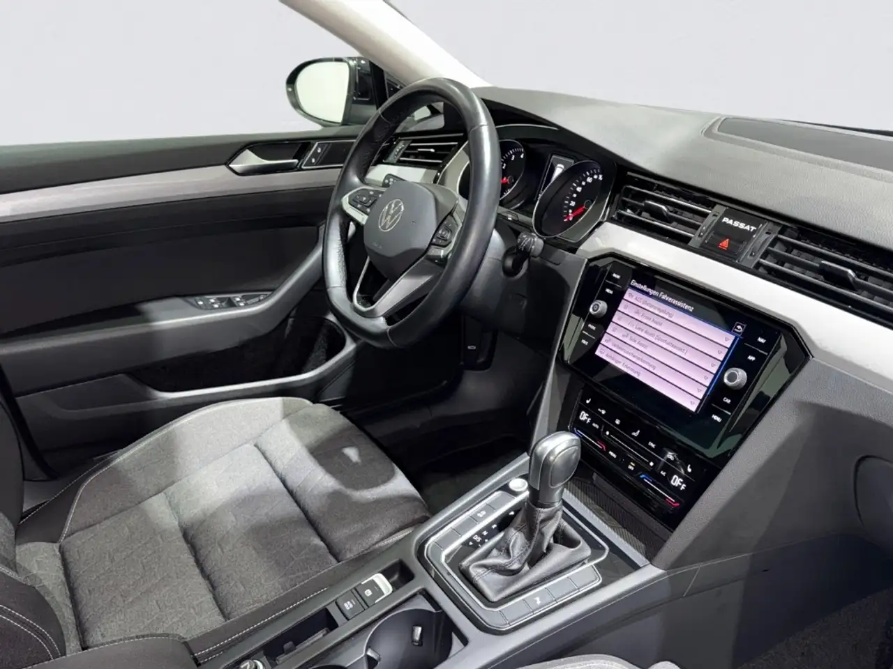 Volkswagen Passat Variant 1.5 TSI DSG BUSINESS AHK CAM SHZ LED NAVI 16Z TEMP — معرض صور السيارة 14