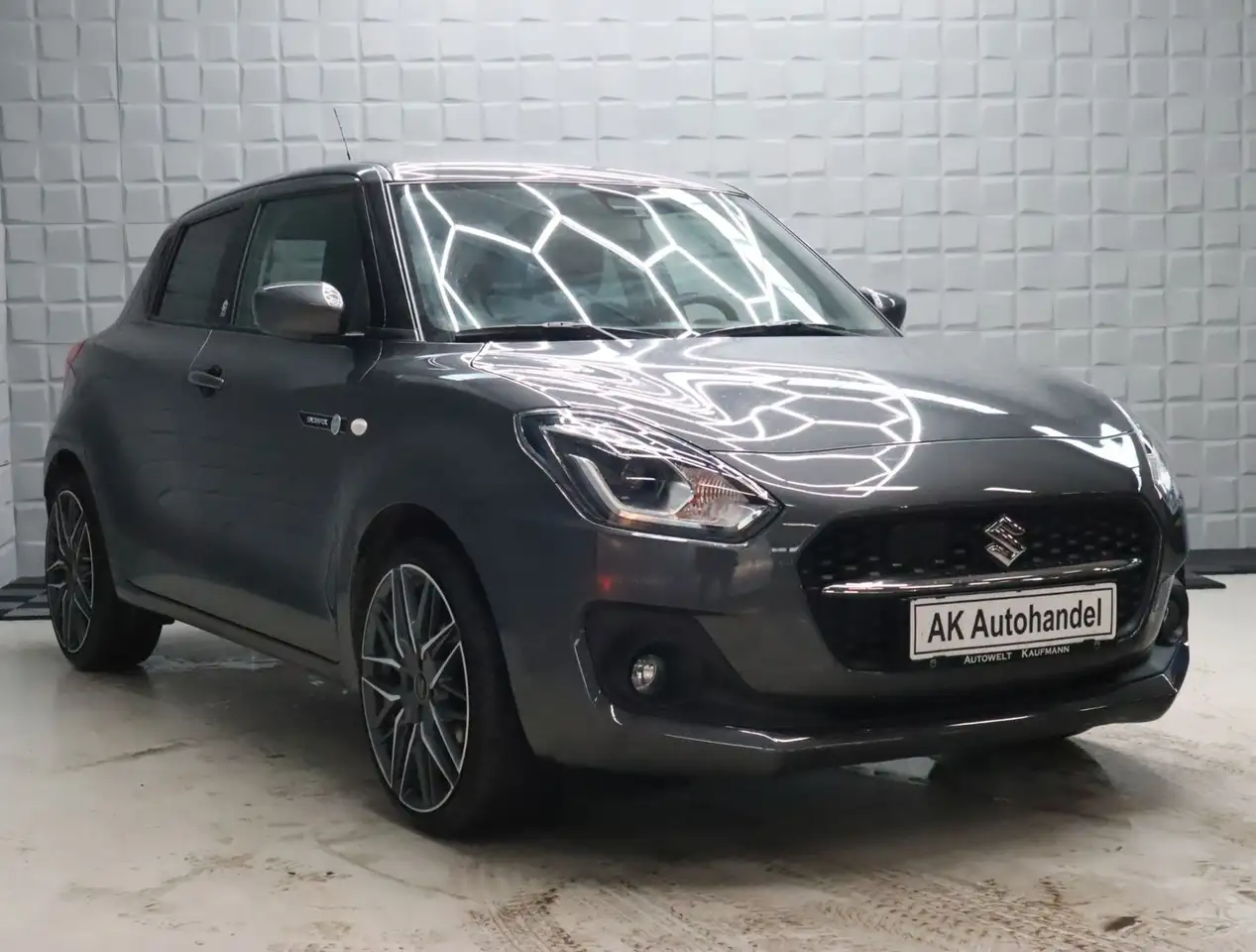 Suzuki Swift COMFORT+ CVT LED Kamera ACC PDC SHZ 8-fach — معرض صور السيارة 3