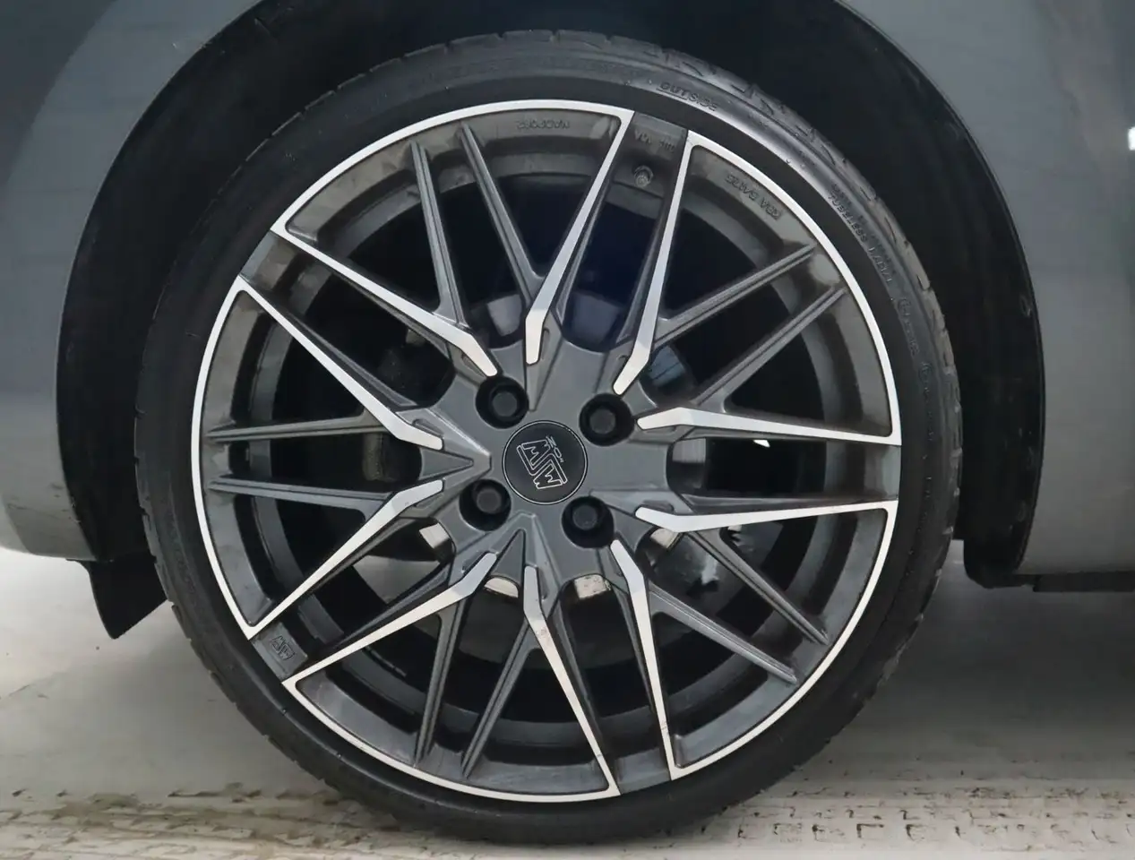 Suzuki Swift COMFORT+ CVT LED Kamera ACC PDC SHZ 8-fach — معرض صور السيارة 24