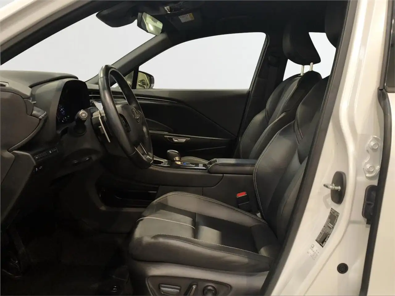 Lexus LBX 1.5 136cv HEV Relax — Vehicle gallery 12