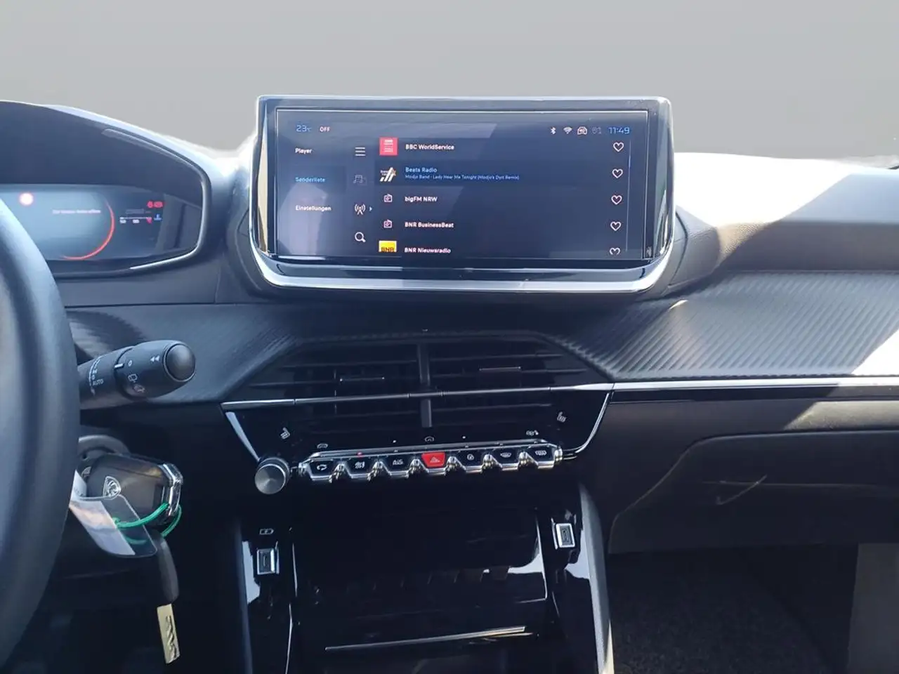 Peugeot 2008 Neuer 2008 Allure PureTech 100 — معرض صور السيارة 12
