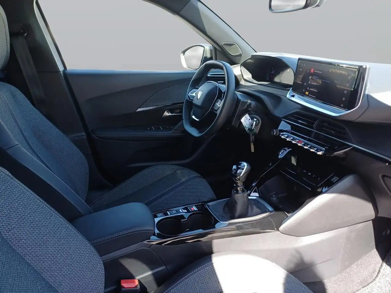 Peugeot 2008 Neuer 2008 Allure PureTech 100 — معرض صور السيارة 11