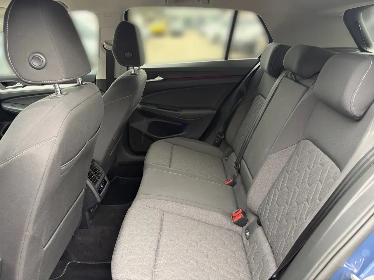 Volkswagen Golf Life 1,5 TSI *VIRT COCKPIT*LED*SHZG*CAR PLAY* — Vehicle gallery 15