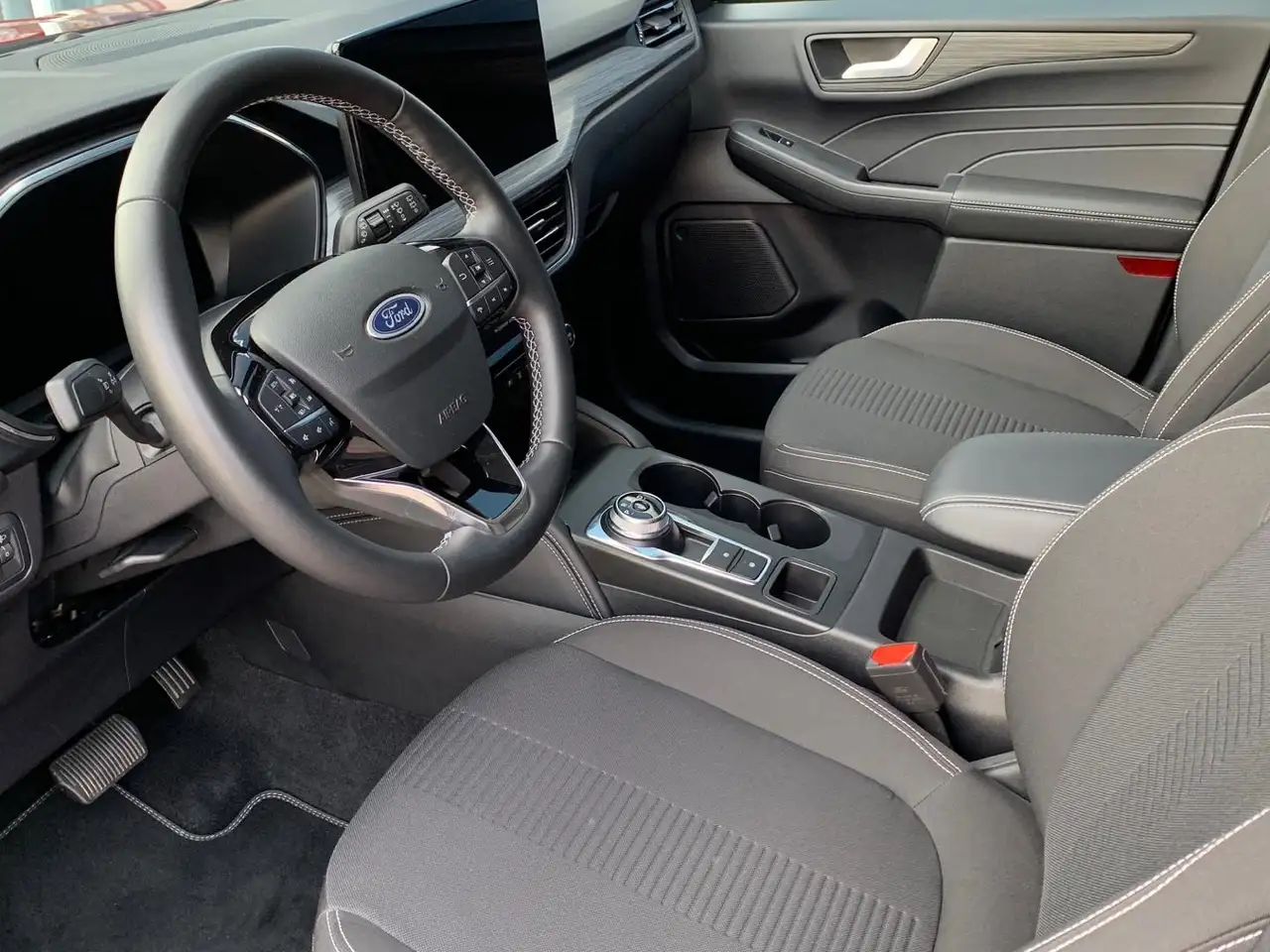 Ford Kuga Active 2.5 Duratec FHEV 134kW 4x4 Auto — معرض صور السيارة 7