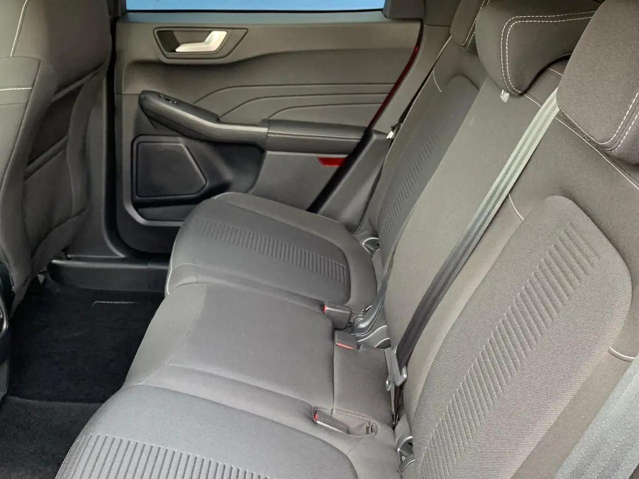 Ford Kuga Active 2.5 Duratec FHEV 134kW 4x4 Auto — معرض صور السيارة 14