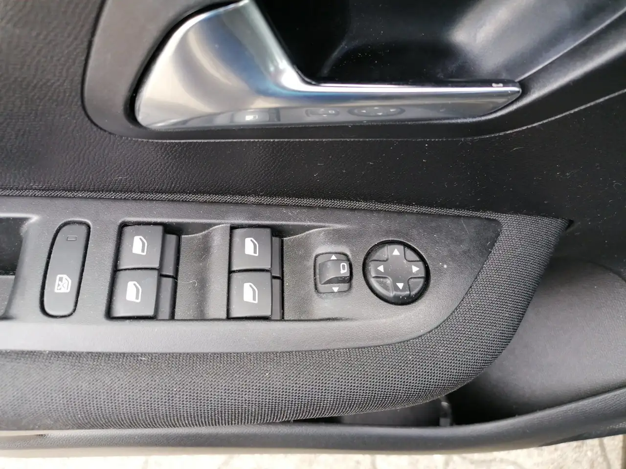 Peugeot 208 1.2 PureTech 75 Active PDC Sitzheiz. SpurH — Vehicle gallery 16