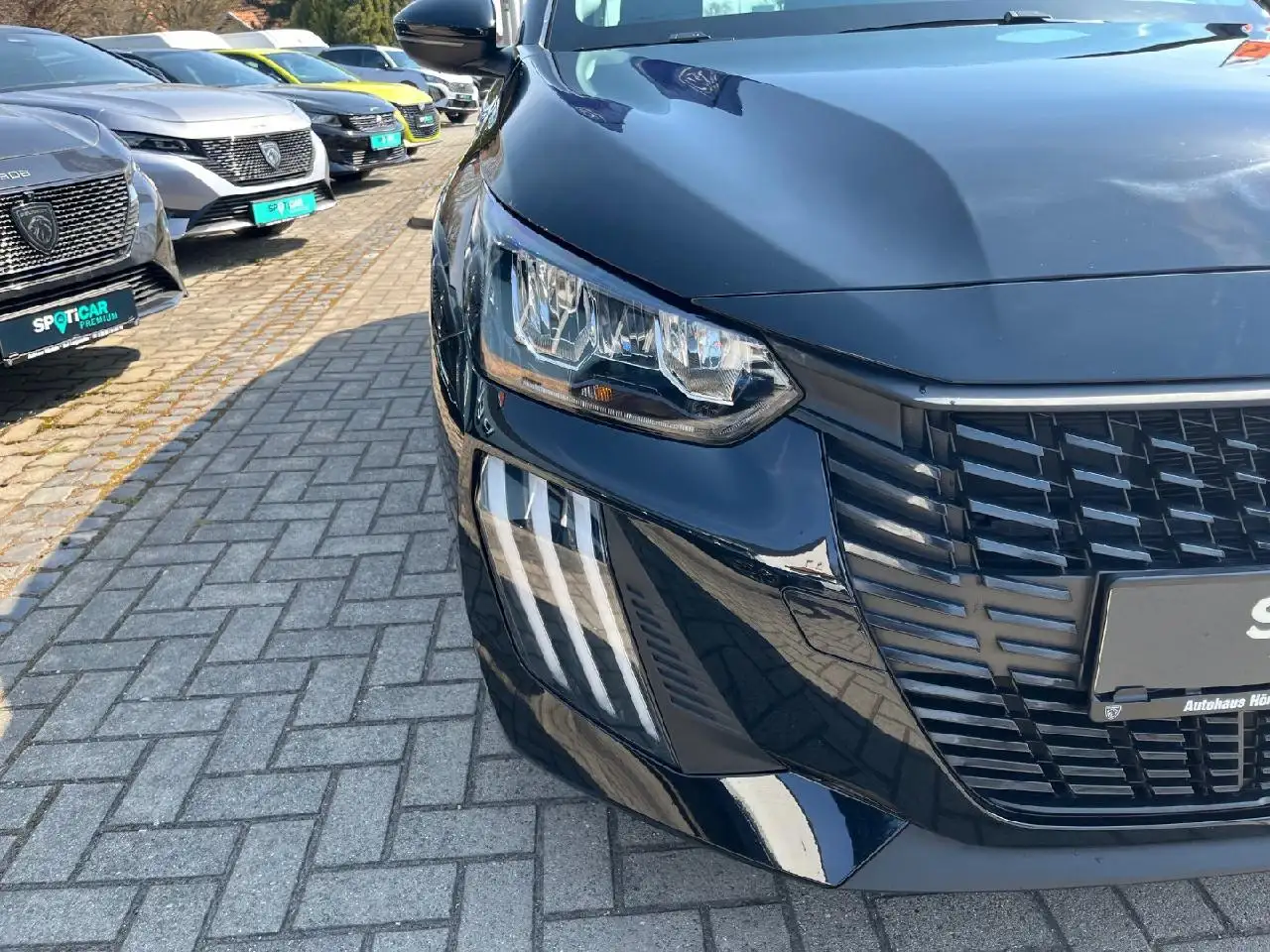 Peugeot 208 208 Active +Klima+Navi über App+PDC+SHZ — Vehicle gallery 12