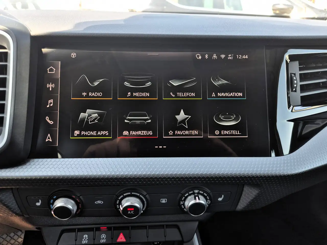 Audi A1 A1 25 TFSI Sportback S tronic/NAVI-APP/SHZ/PDC/ALU — Vehicle gallery 18