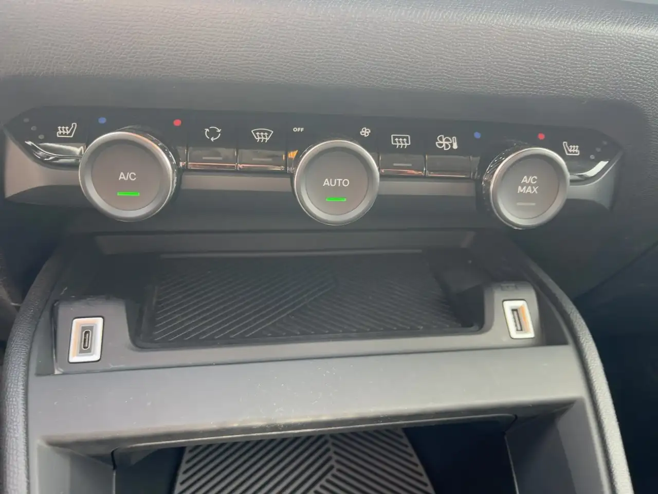 Citroen C4 X AT8 130 Max HUD/LED/Navi/SHZ/PDC/Kamera — Galerie du véhicule 20