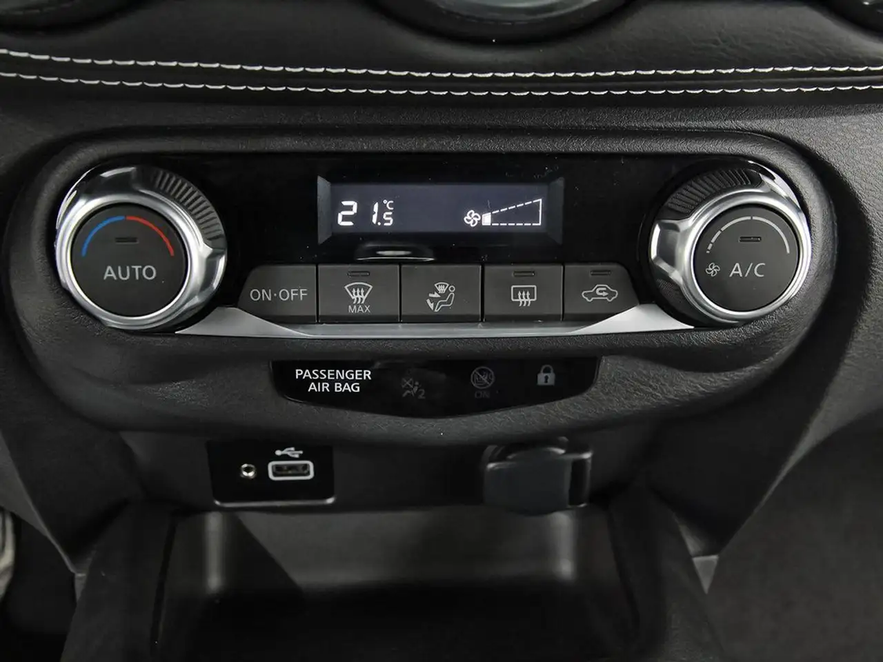 Nissan Juke DIG-T 84 kW (114 CV) 6M/T N-Connecta — Galerie du véhicule 23