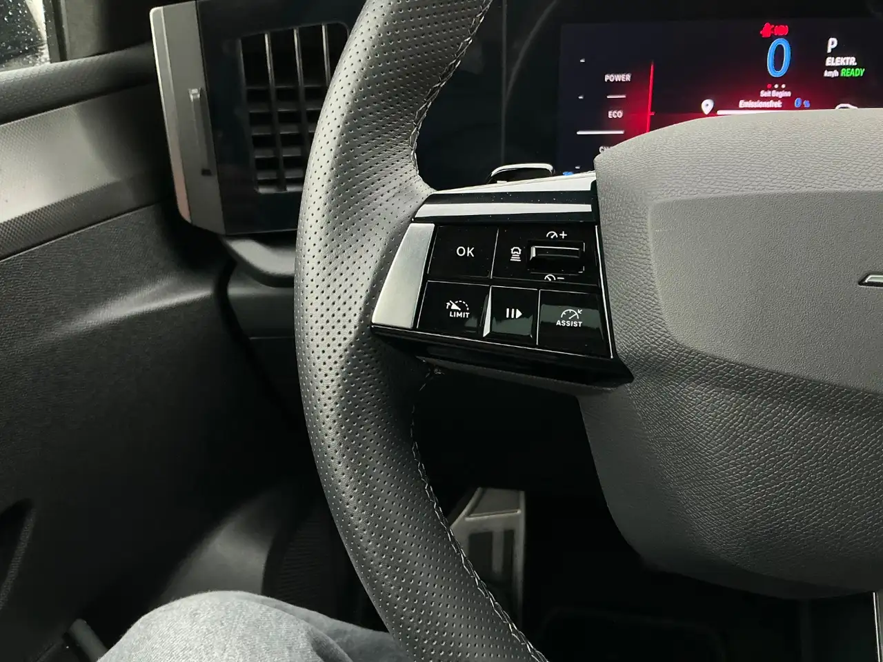 Opel Astra 1.6 Turbo PHEV Ultimate ACC+Alcantara — Galerie du véhicule 17