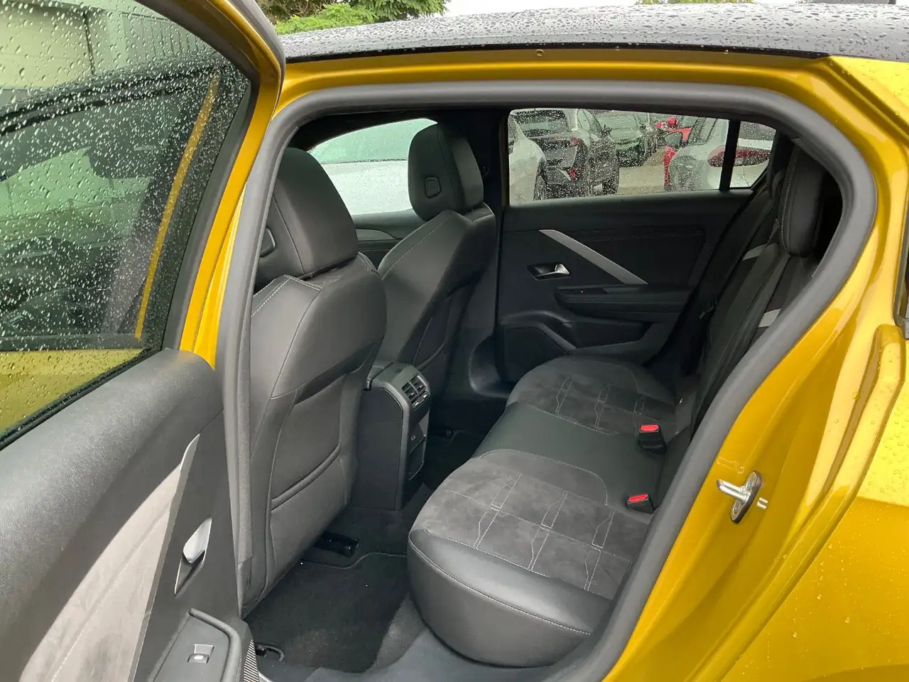 Opel Astra 1.6 Turbo PHEV Ultimate ACC+Alcantara — Galerie du véhicule 11