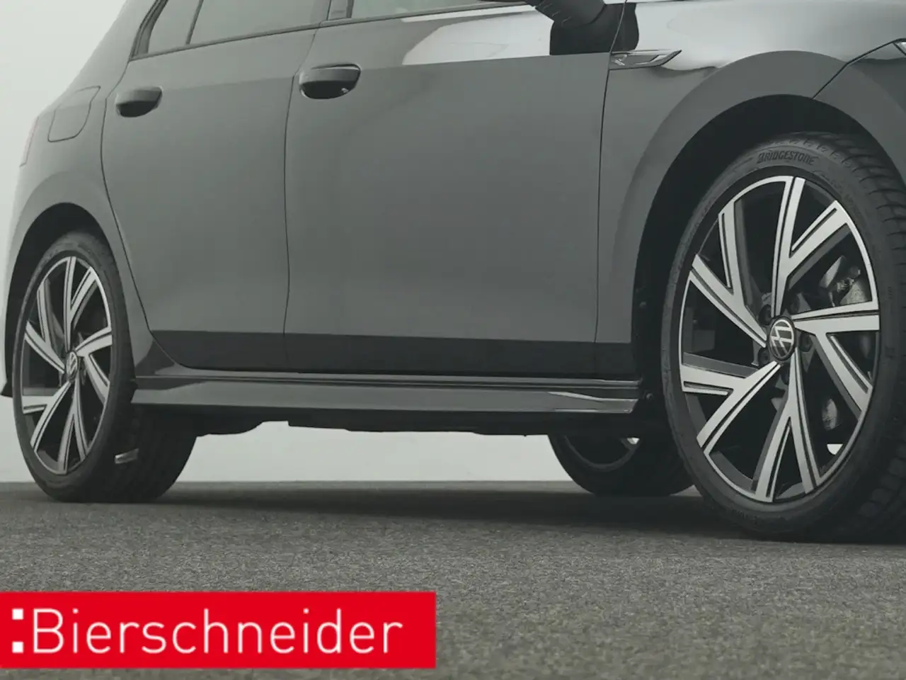 Volkswagen Golf 8 1.5 eTSI DSG R-Line AHK NAVI STANDHEIZUNG IQ-LIG — معرض صور السيارة 34