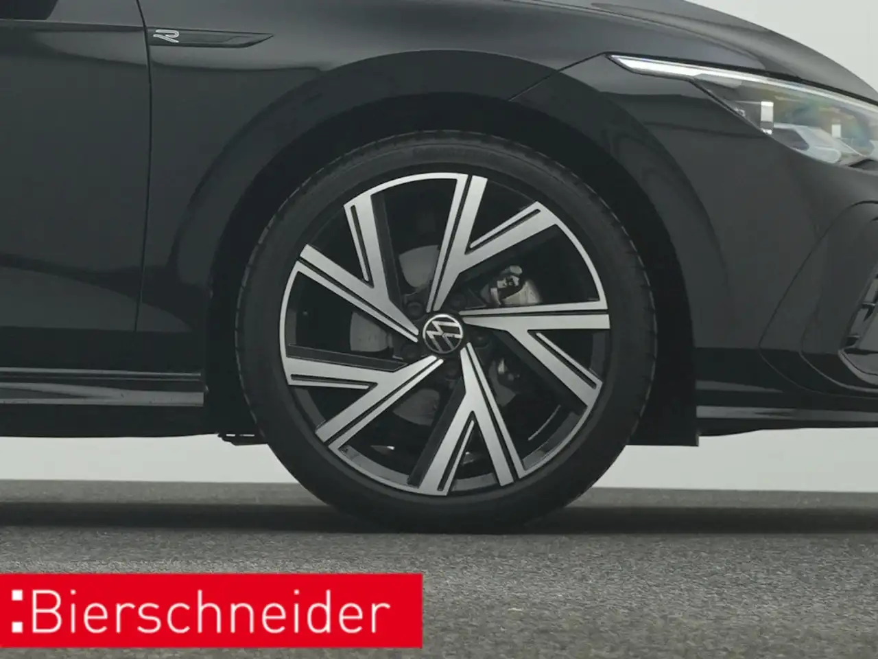 Volkswagen Golf 8 1.5 eTSI DSG R-Line AHK NAVI STANDHEIZUNG IQ-LIG — معرض صور السيارة 30