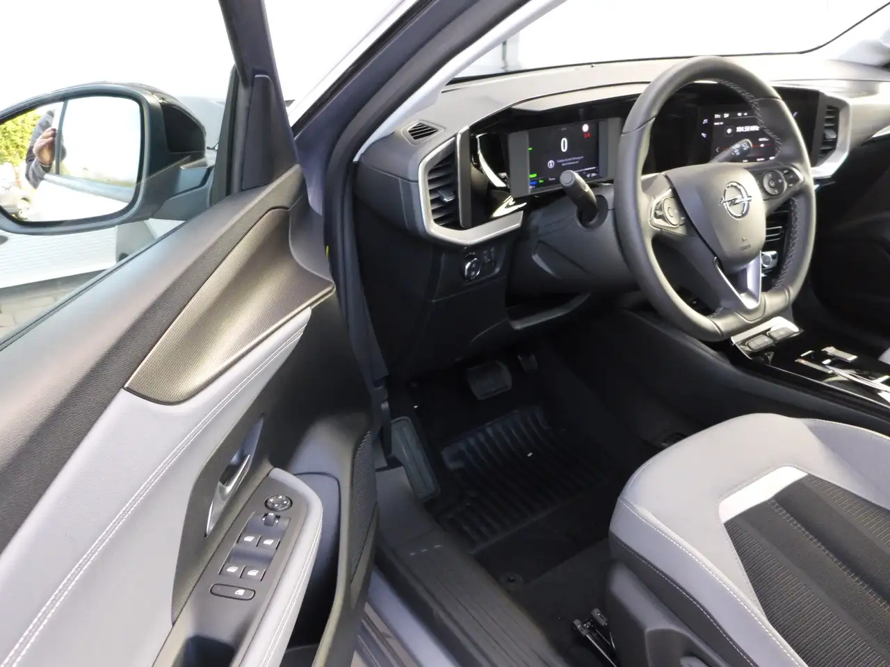 Opel Mokka Mokka-e Elegance — معرض صور السيارة 12