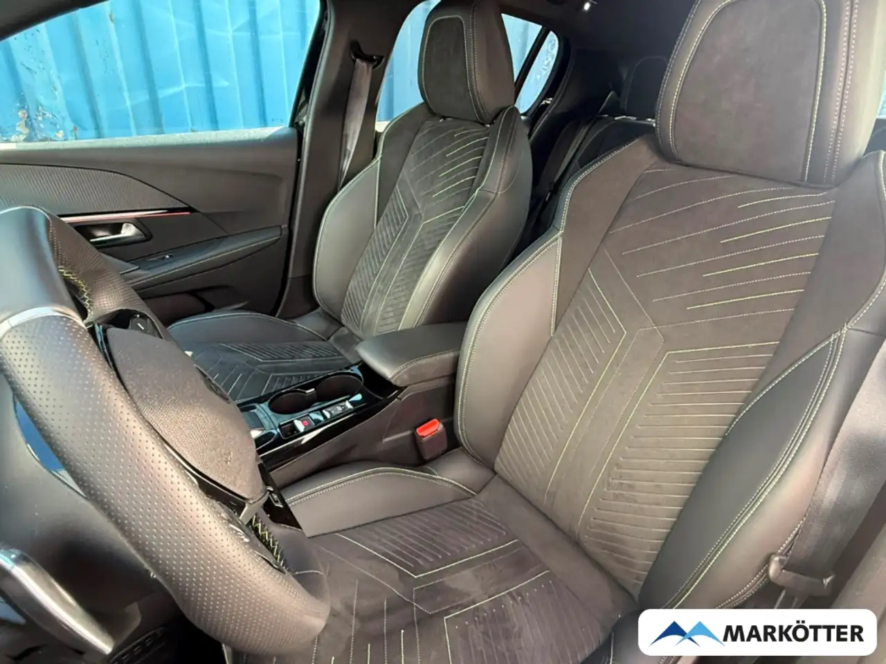 Peugeot 208 GT Hybrid CAM/CARPLY/MASSAGE/NAVI/SHZ/TEMP — معرض صور السيارة 9