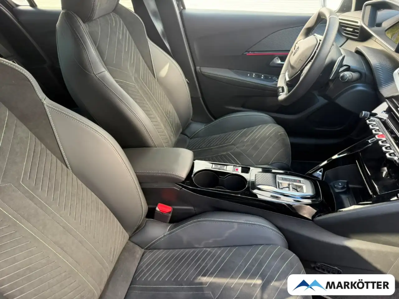 Peugeot 208 GT Hybrid CAM/CARPLY/MASSAGE/NAVI/SHZ/TEMP — معرض صور السيارة 12