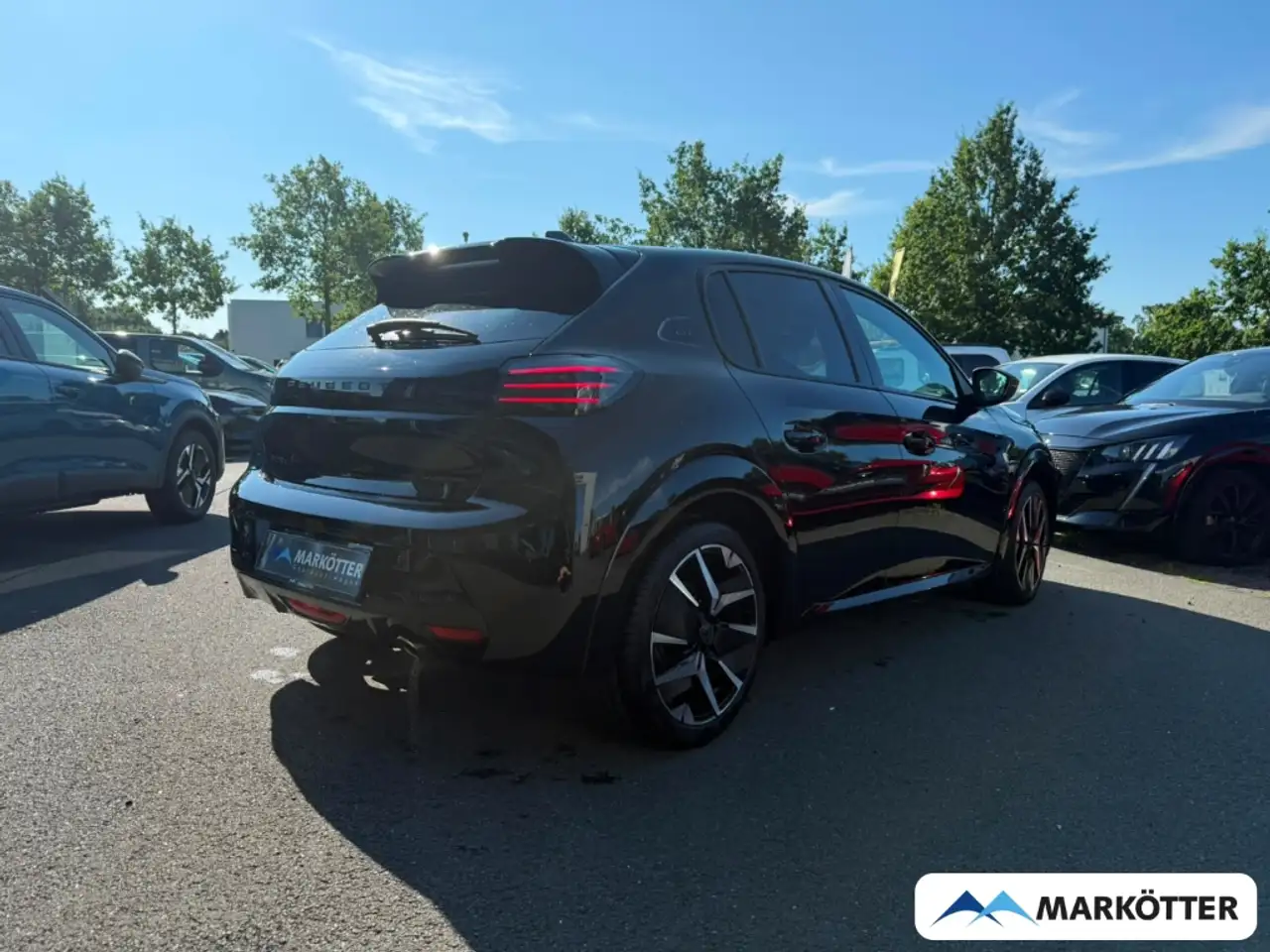 Peugeot 208 GT Hybrid CAM/CARPLY/MASSAGE/NAVI/SHZ/TEMP — معرض صور السيارة 2