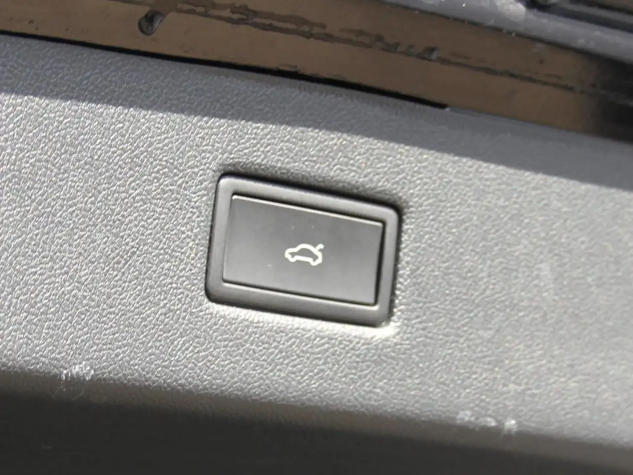 Ford Explorer Preimium RWD Ext. Range Wärmepume — Galería del vehículo 30