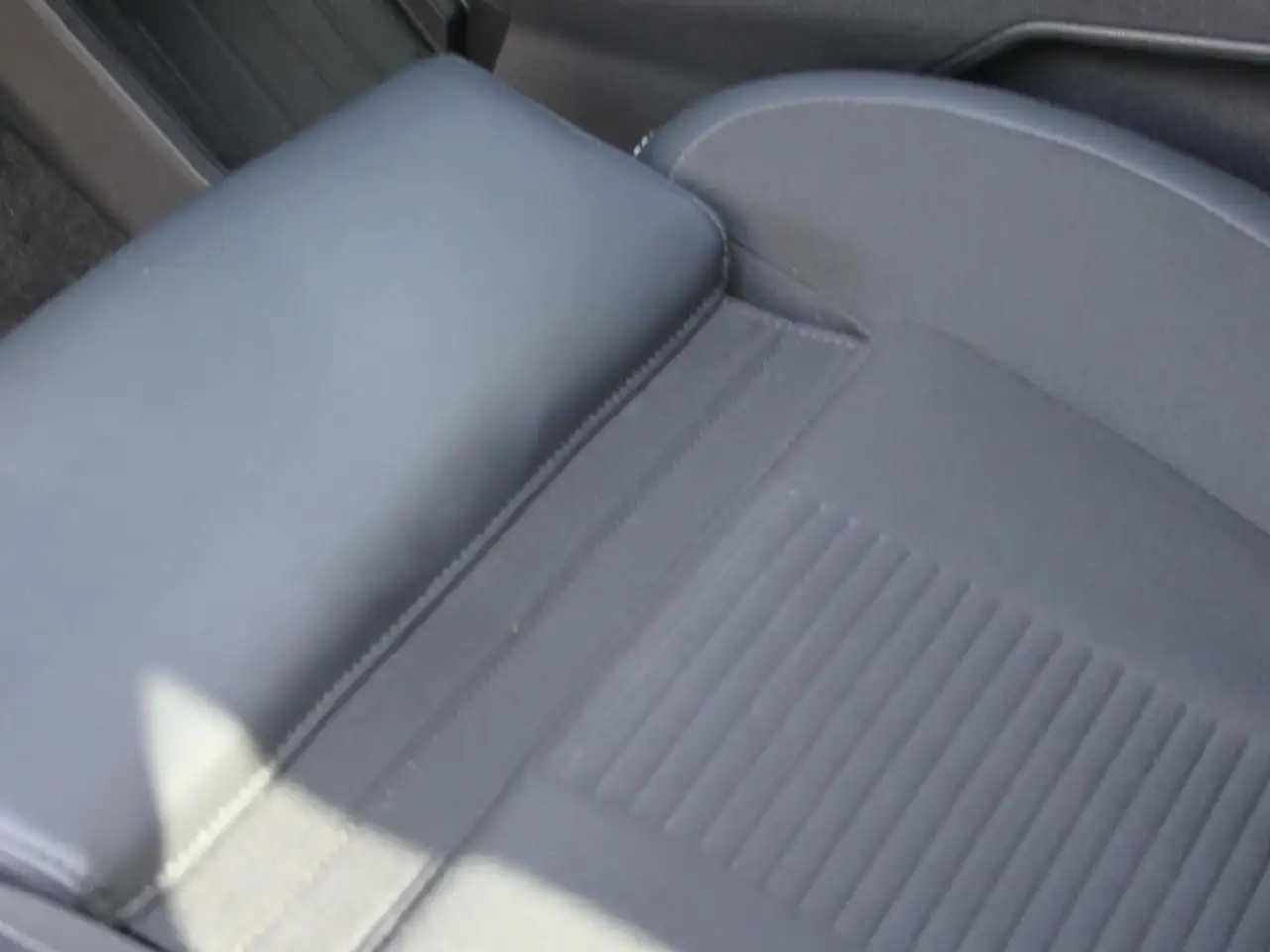 Ford Explorer Preimium RWD Ext. Range Wärmepume — Galería del vehículo 21