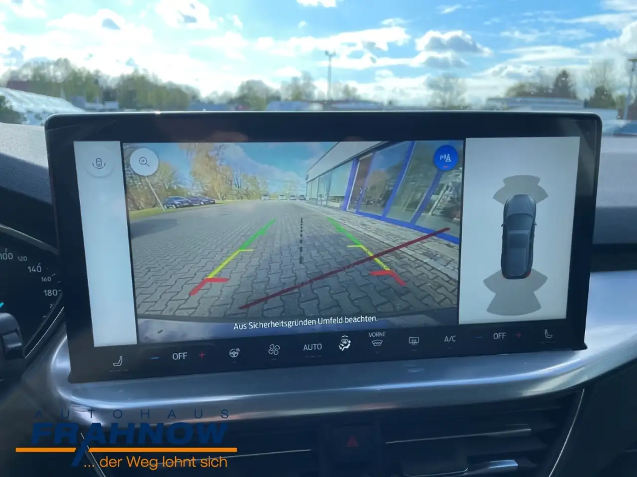 Ford Focus Turnier Titanium 1.0 EcoBoost WiPa DAB Navi — Vehicle gallery 12