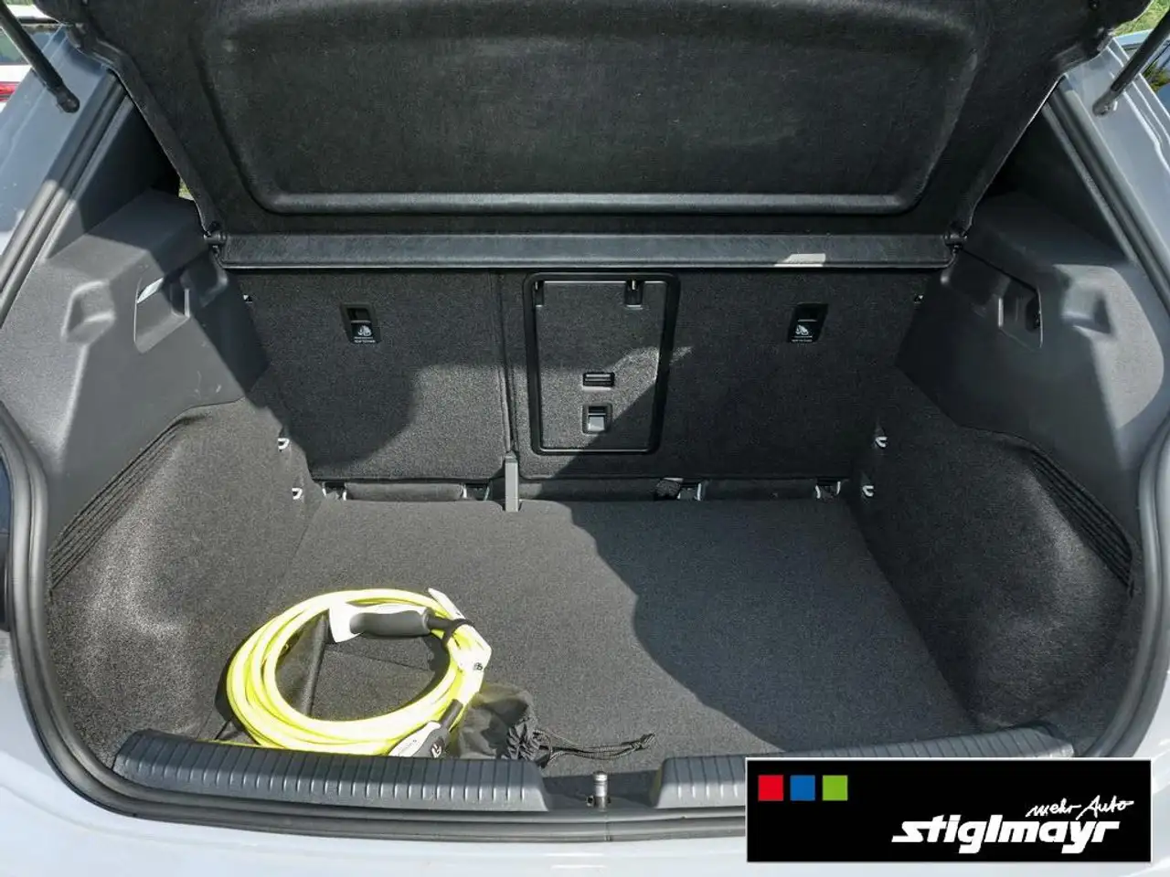 CUPRA Born e-Boost 62 kWh eSitz Kamera ACC Alu-19` — Vehicle gallery 12